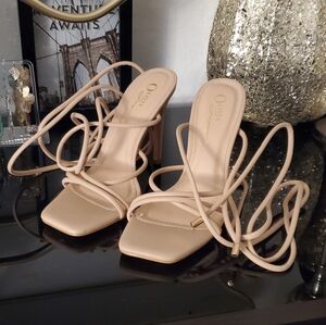 💕 Olivia Ferguson 💕 Nude Strappy Heels Like New